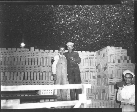 Continental brickmaking — historic brick crew